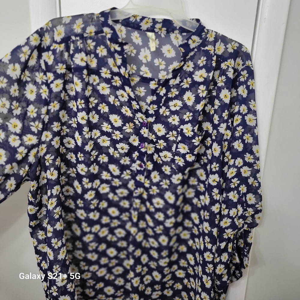 Truth Navy and White Floral Blouse